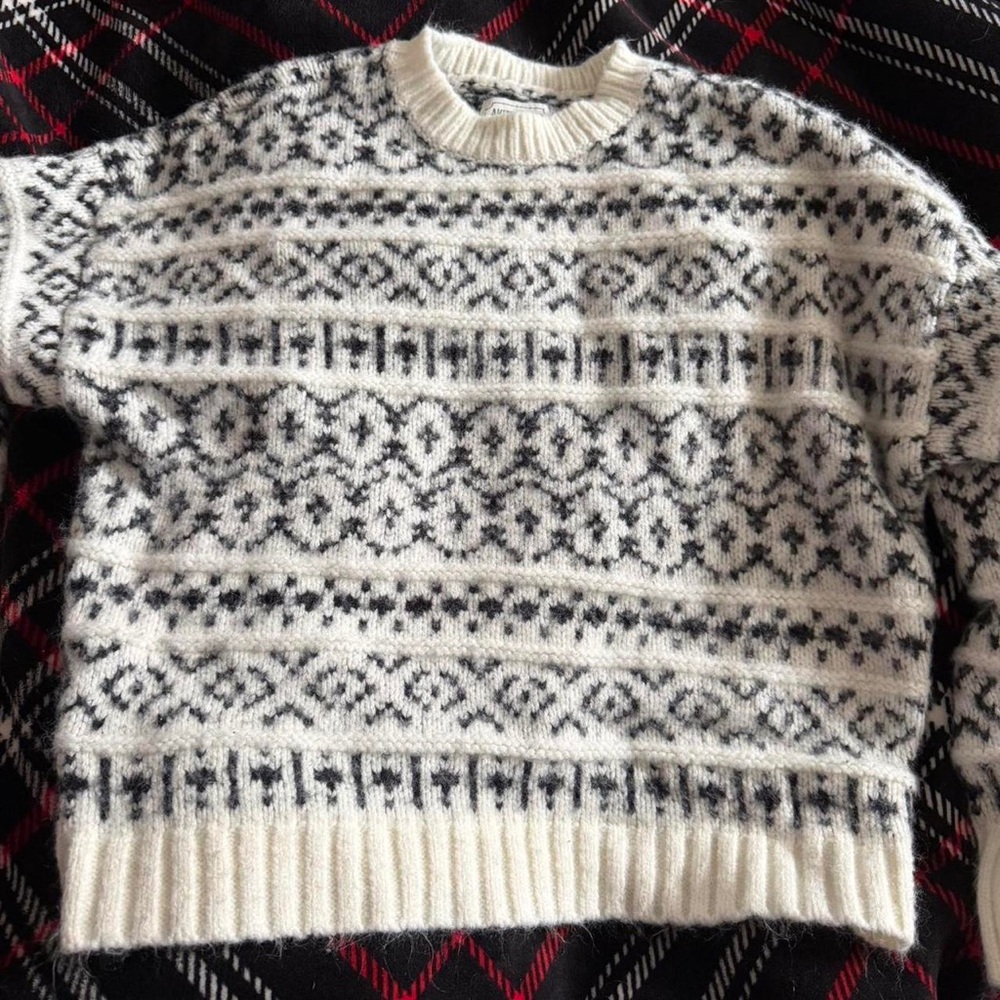 American Eagle Outfitters Cream and Black Fair Isle Crewneck Sweater